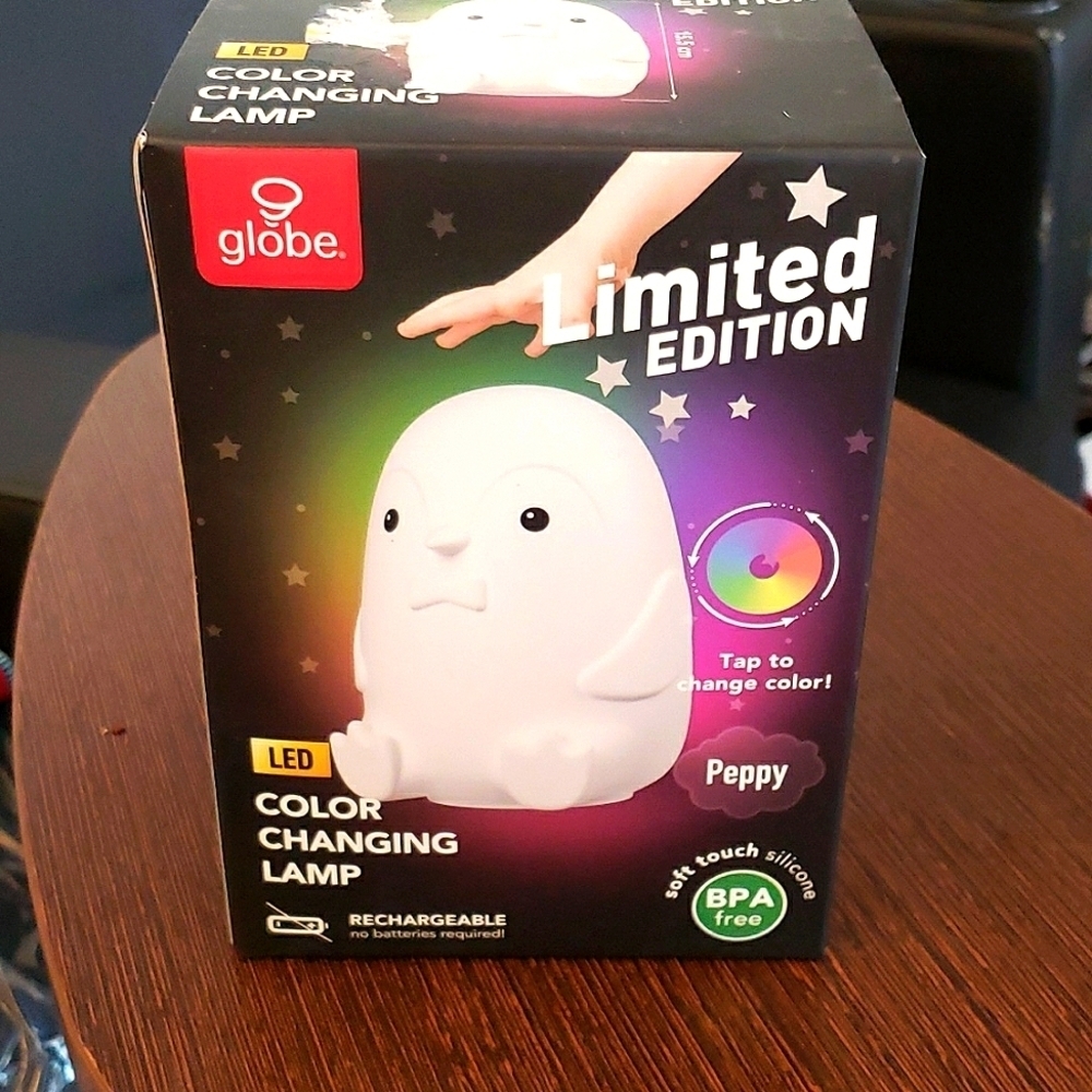 Peppy the Penguin Silicone Animal Night Light Lamp Collection by Globe Electric